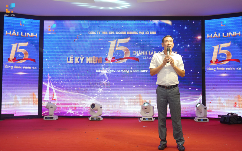 Giám đốc Công ty Hải Linh phát biểu trong kỷ niệm 15 năm thành lập.