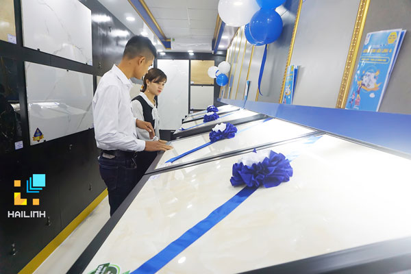 gach-showroom-long-bien Tang 1 Showroom Hai Linh Long Bien