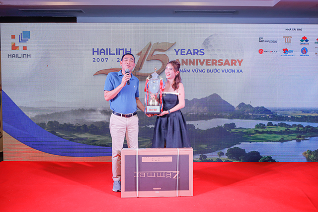 giai-golf-ky-niem-15-nam-sinh-nhat-hai-linh-10 Hai Linh to chuc giai Golf ky niem 15 nam thanh lap anh 10