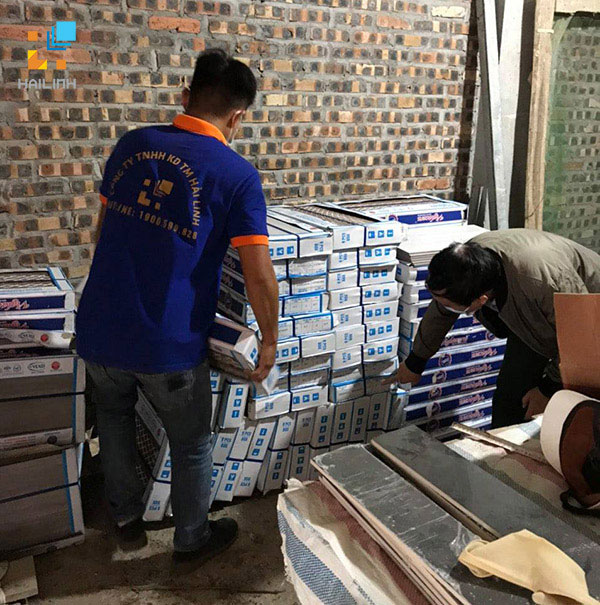 Hải Linh vận chuyển đơn gạch Viglacera cho khách hàng tại Thanh Xuân