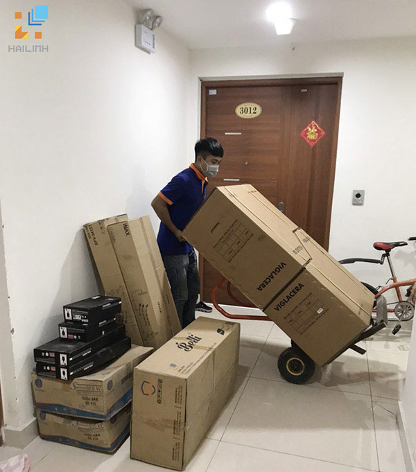 Hải Linh vận chuyển đơn hàng TBVS cho khách hàng tại chung cư Vimeco Cầu Giấy