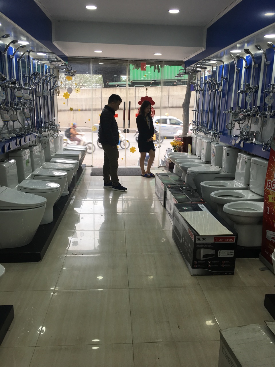 không gian mua sắm tại hải linh