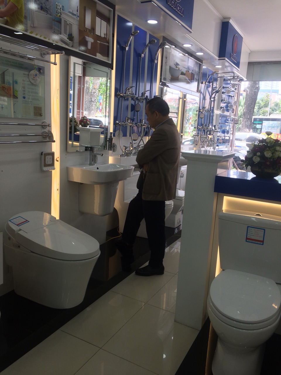 không gian mua sắm tại hải linh 1