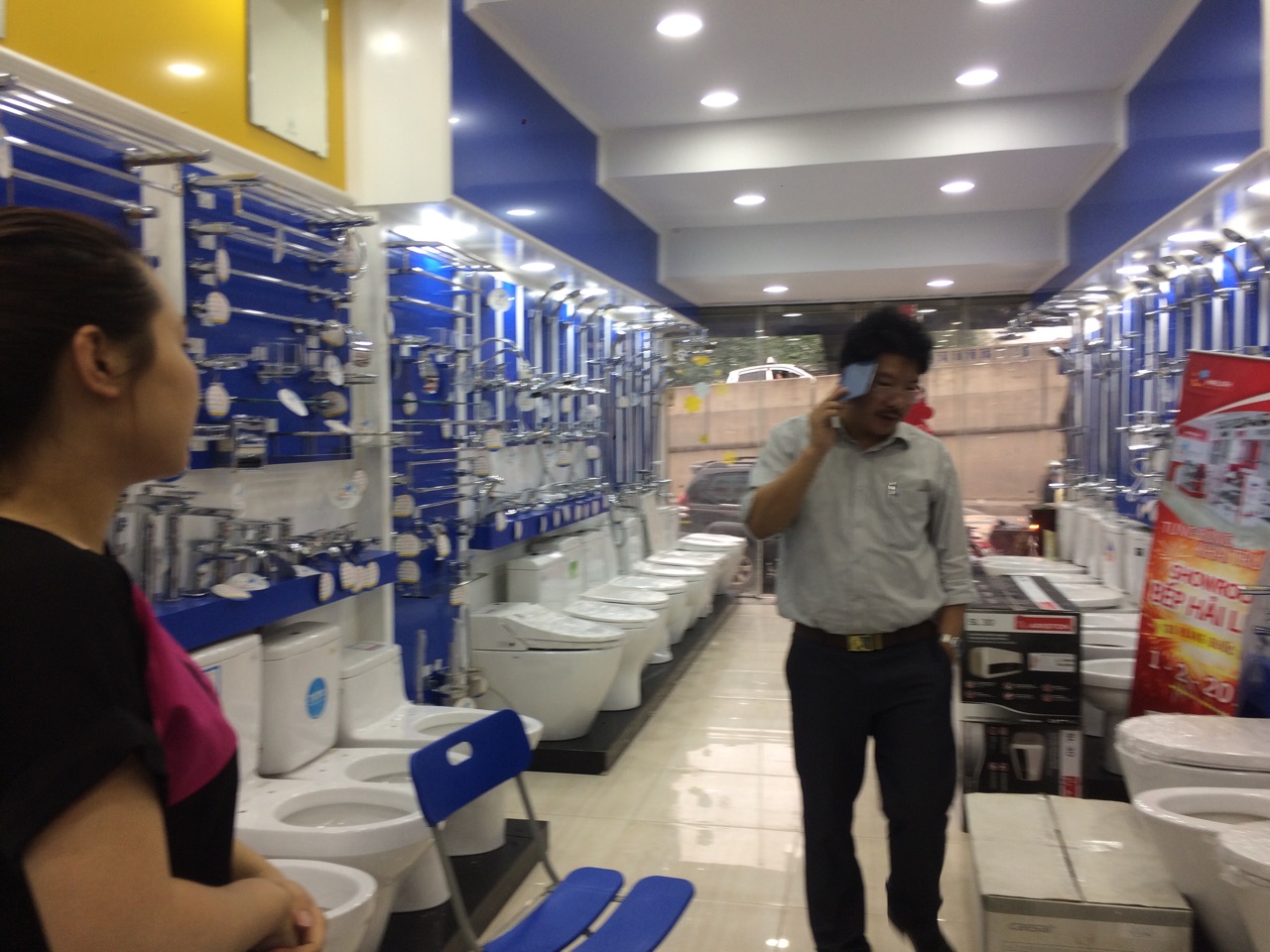 Không gian mua hàng tại Hải Linh