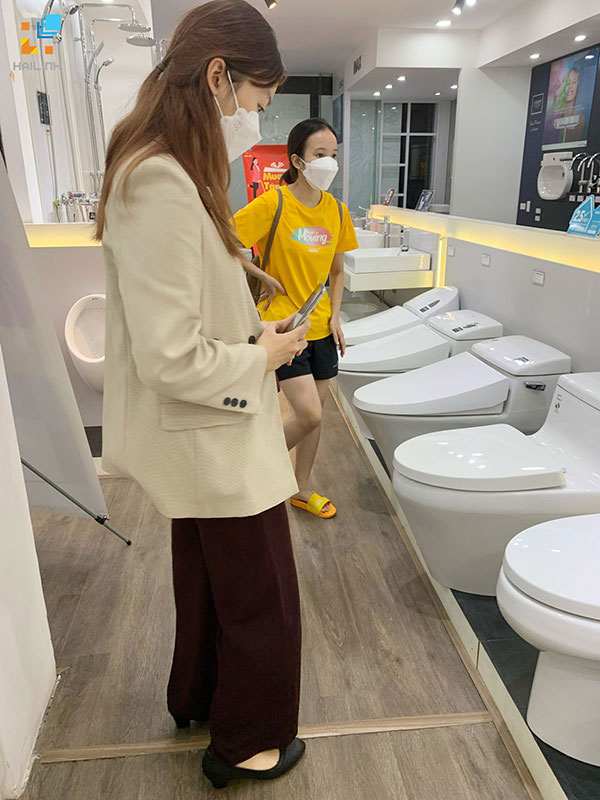 Khong khi mua sam Hai Linh