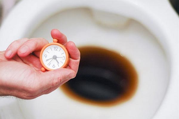 ngam-coca-cola Ngam coca cola vao bon cau