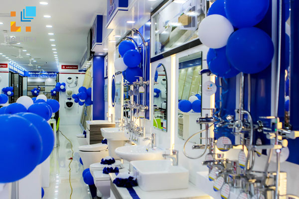 showroom-hai-linh-dong-da-2 Khu thiet bi ve sinh cua Showroom Hai Linh Dong Da